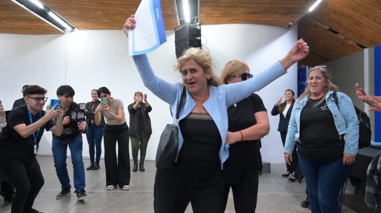 Stella Mary Aguilera: “Gracias al Gobernador pude tener mi escritura”