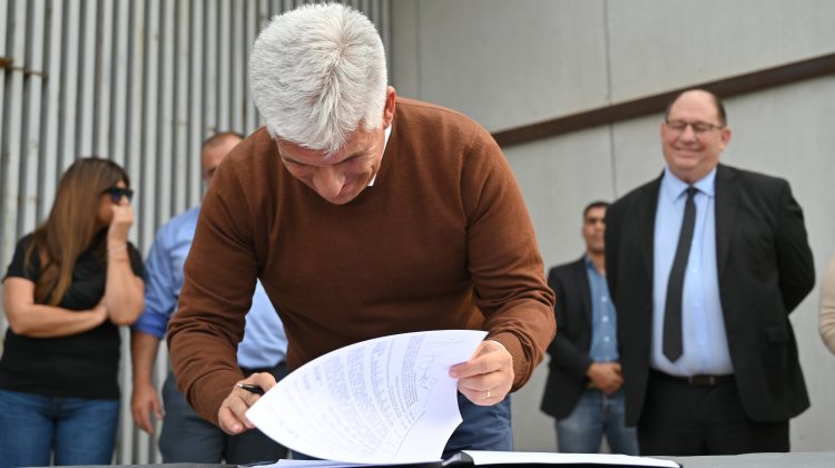Poggi firmó el decreto de licitación para finalizar el CDI de La Ribera 