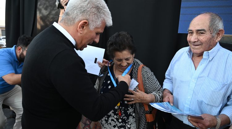 “Hoy le entregamos la llave de su casa y esta noche se pueden mudar”