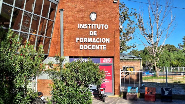 Convocan a cubrir cargos docentes en el IFDC San Luis