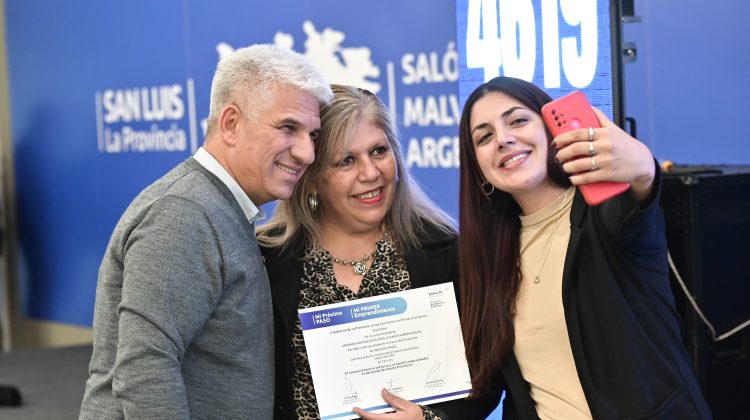 Las fotos de una nueva y multitudinaria entrega de certificados a emprendedores