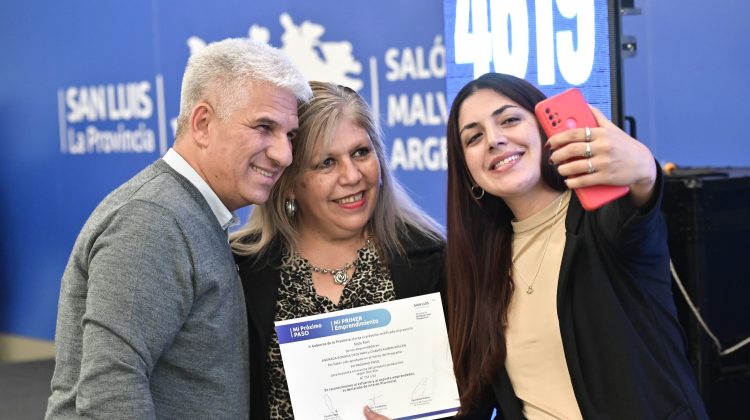 Las fotos de una nueva y multitudinaria entrega de certificados a emprendedores