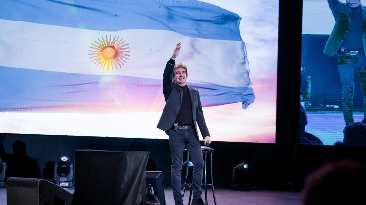 Dante Gebel enamoró a San Luis con su show ‘Presidante’