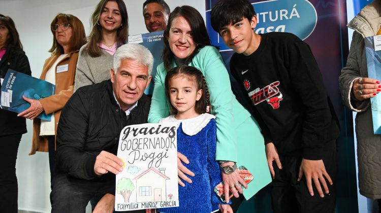 Vecinos de La Toma recibieron la tranquilidad que otorga tener una escritura