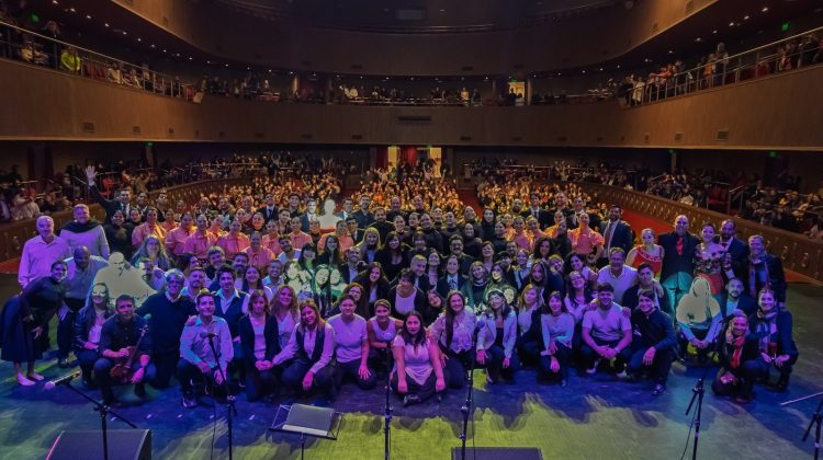 La compañía folklórica internacional ‘Danzantes’ comienza su gira por Europa