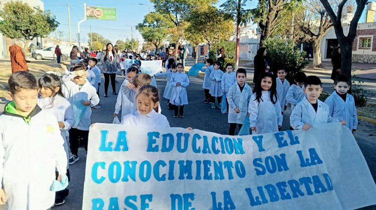 Alumnos de 4° grado de la Escuela N°184 prometieron lealtad a la Bandera