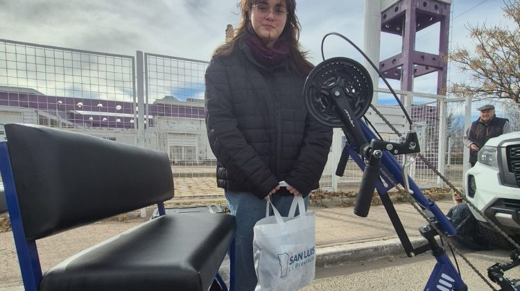 El Gobierno entregó una TuBi adaptada a una estudiante de Concarán