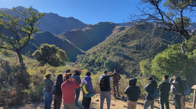 Estudiantes secundarios y universitarios visitaron Mogote Bayo