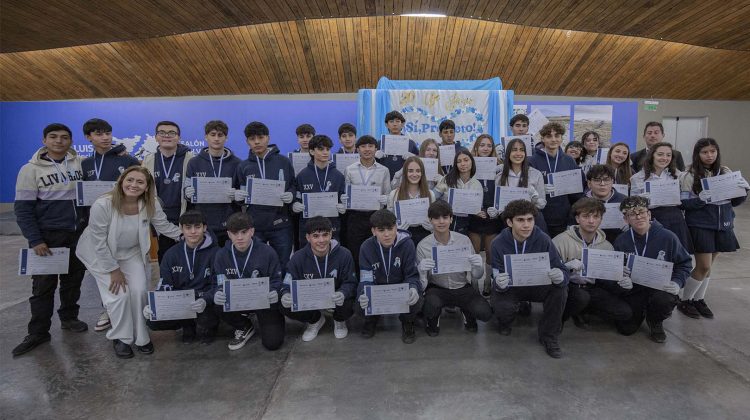 La promoción de la escuela Albert Einstein reafirmó su compromiso con la Patria