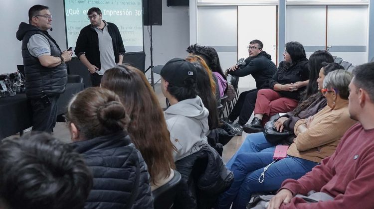 Realizaron el primer encuentro presencial de impresión 3D abierto a todo público