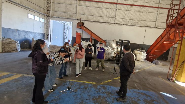 Estudiantes del CENS N°2 visitaron la planta ‘La Metropolitana’