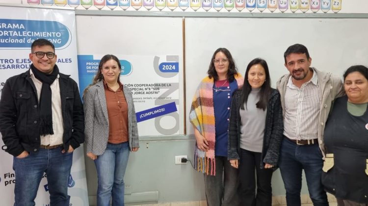 La asociación cooperadora de la Escuela Especial N°8 colocó el ‘Cumplimos’