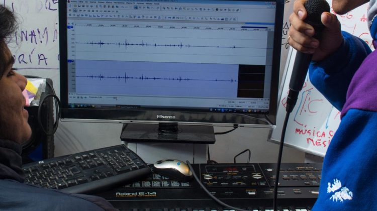 Detrás del dial: realizarán un taller sobre la importancia de la radio en la educación 