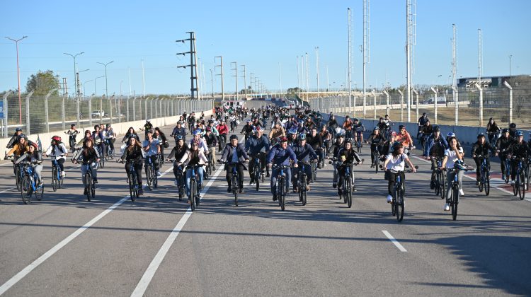 Libertad sobre dos ruedas: estudiantes de 15 escuelas recibieron sus bicicletas