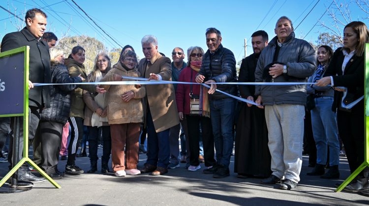 Inauguraron una obra de repavimentación de 600 metros en el barrio Pringles