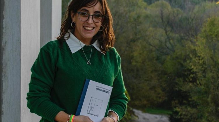 Stella Maris Oyarzába presenta el libro ‘Escuetas chácharas’   