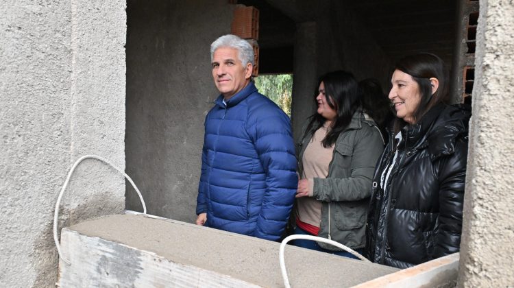El Gobernador conoció los nuevos hogares que echarán raíces en Villa Larca