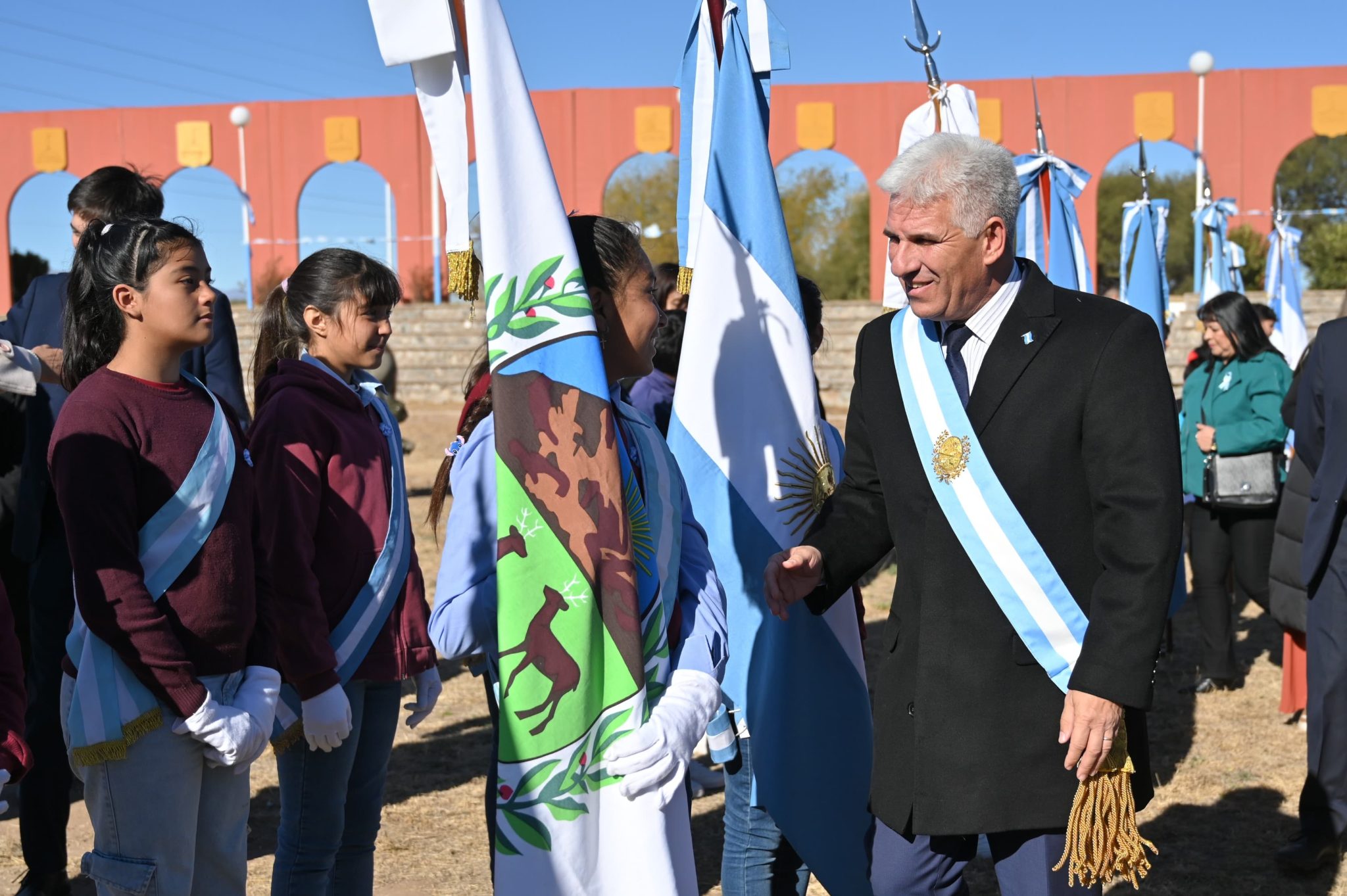ANSL » Alumnos prometieron amor y respeto por la Patria en el Monumento ...