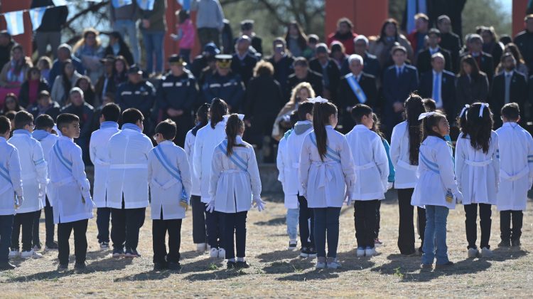 Alumnos prometieron amor y respeto por la Patria en Monumento a la Bandera