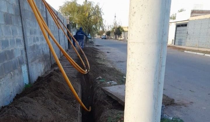 La obra de gas natural se extiende por el barrio Serranías Puntanas