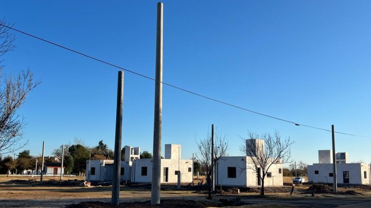La obra de energía eléctrica en Concarán supera el 80% de avance