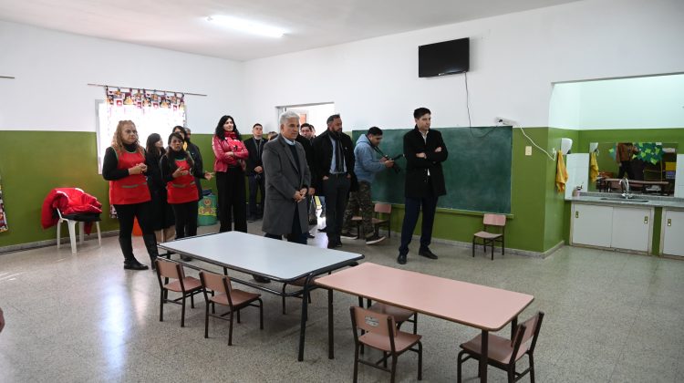 La comunidad educativa de la escuela ‘Maestro Celestino Gómez’ recibió la visita de Poggi