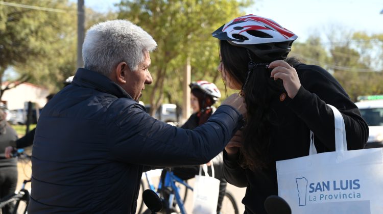 Estudiantes de dos escuelas de Luján recibieron sus TuBi