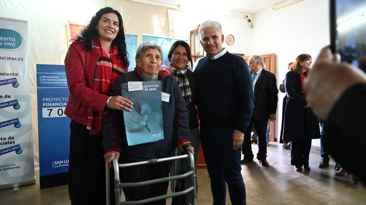Vecinos de Quines y San Francisco ya son propietarios de sus viviendas