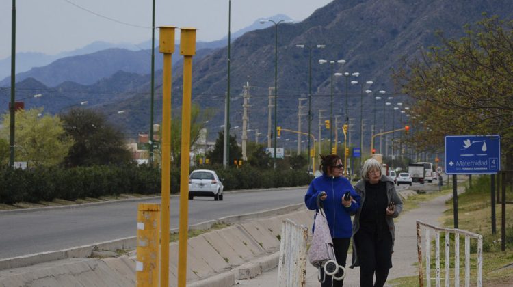 El miércoles arrancó con alerta meteorológica por vientos fuertes