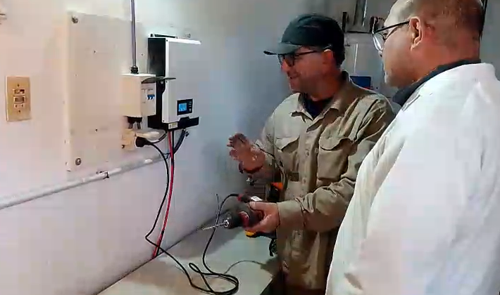 Instalaron un sistema de energía solar en una escuela rural sin acceso a la red eléctrica
