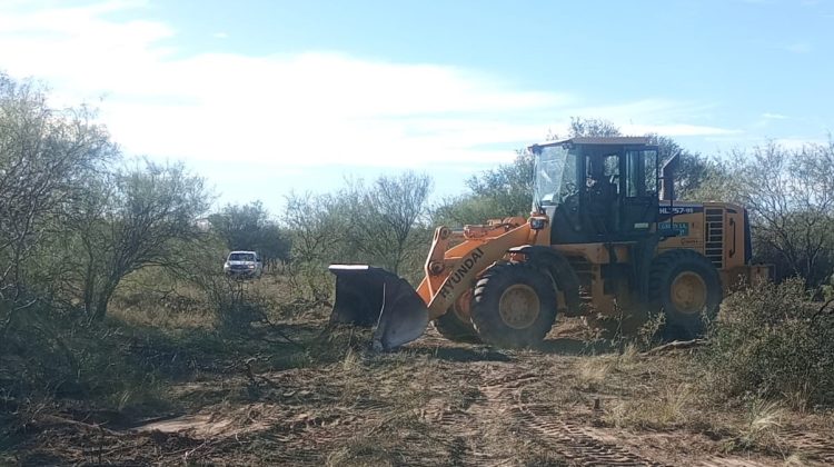San Luis Agua realiza la limpieza de una traza del acueducto del Oeste