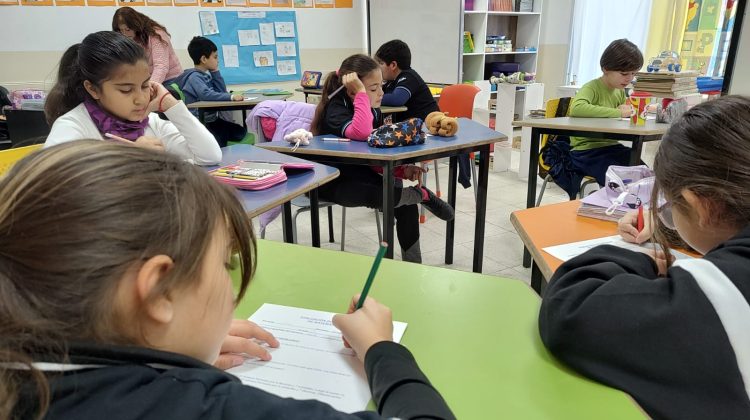 Tras el receso invernal, los estudiantes retornan a las aulas este lunes