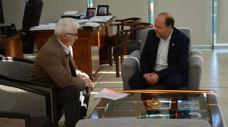 Amondarain y el intendente de Navia coordinan acciones para fortalecer el sur provincial