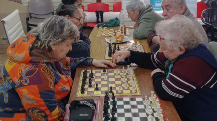 Jugar, aprender y compartir: una experiencia enriquecedora para adultos mayores