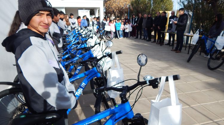 Estudiantes de cinco parajes del departamento Junín ya pedalean con el Plan TuBi