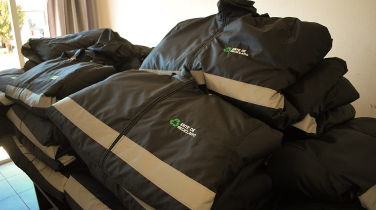 Entregaron equipamiento invernal para los trabajadores de la planta ‘La Metropolitana’