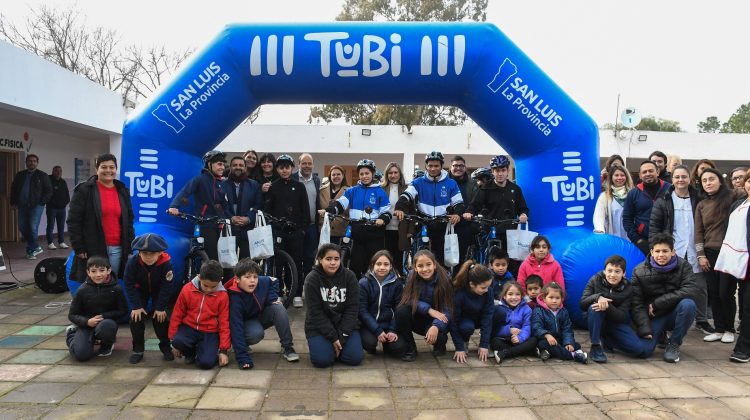 En La Angelina, 20 estudiantes recibieron sus bicicletas del Plan TuBi