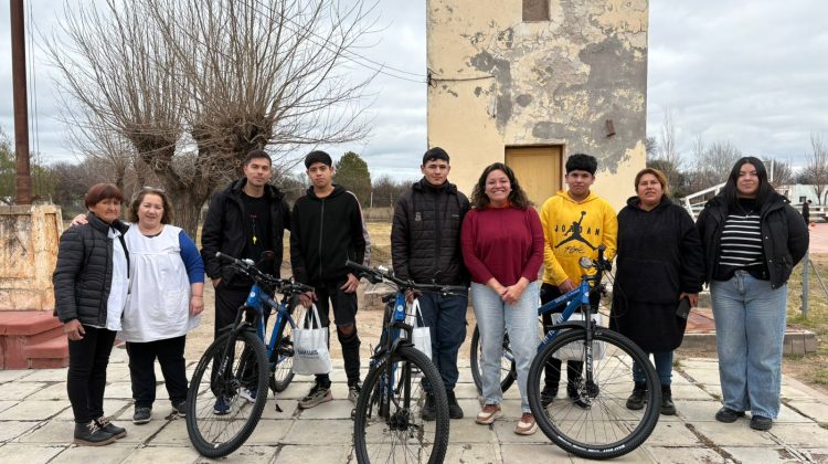 Estudiantes de Ojo del Río y Los Lobos estrenaron sus TuBi