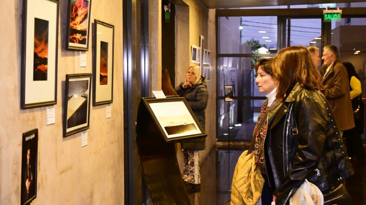 Abrió la exposición fotográfica ‘Escenarios naturales’ en el Muhsal