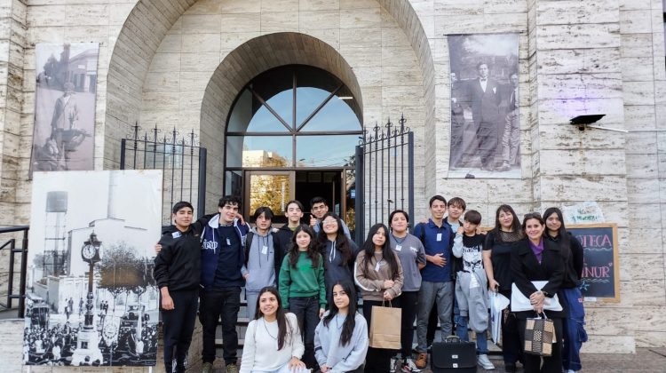 Estudiantes visitaron la Biblioteca Provincial ‘Juan Crisóstomo Lafinur’ en su aniversario