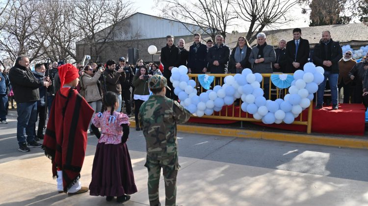 Poggi presenció el desfile institucional de la Escuela Nº106 ‘Profesor Tomás Ferrari’