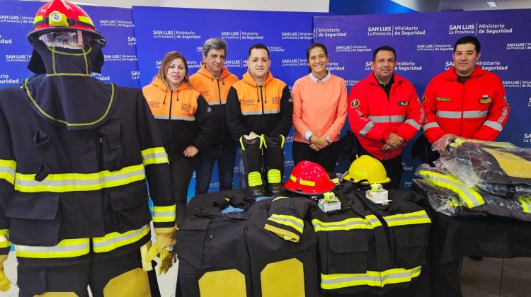 El Gobierno entregó nuevo equipamiento para incendios estructurales 