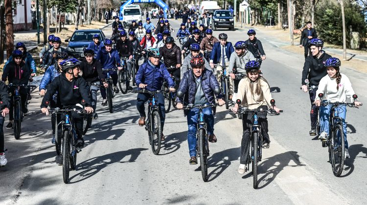 El Gobernador entregó más de 40 TuBi a chicos de Carpintería