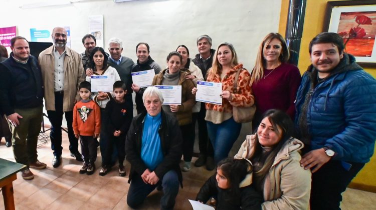 Poggi presenció una nueva entrega de financiamientos productivos en Carpintería