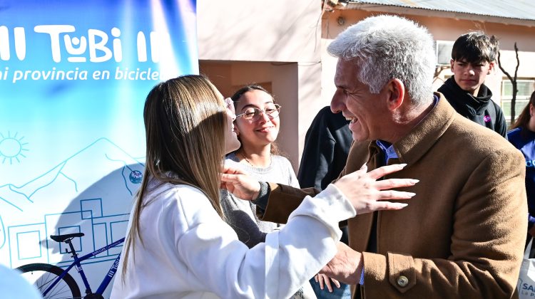 El Gobernador entregó más de 40 TuBi a chicos de Carpintería