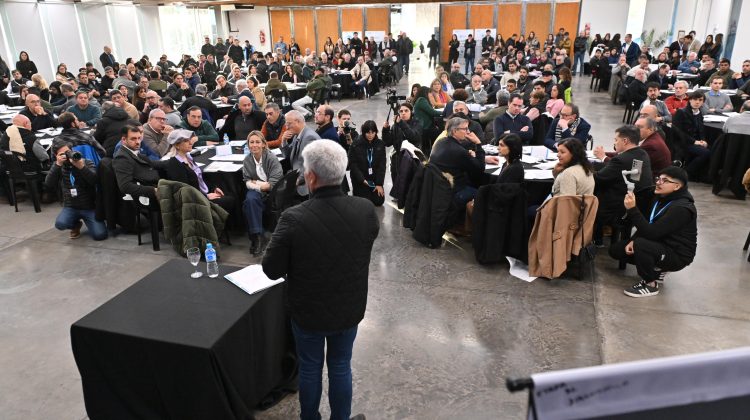 Poggi encabezó un foro participativo de propuestas para el Plan Maestro del Agua