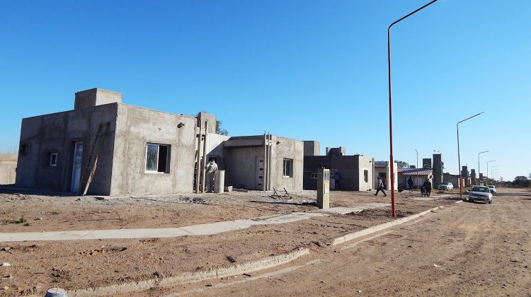 Comenzó la colocación de aberturas en las nuevas viviendas de La Punta 