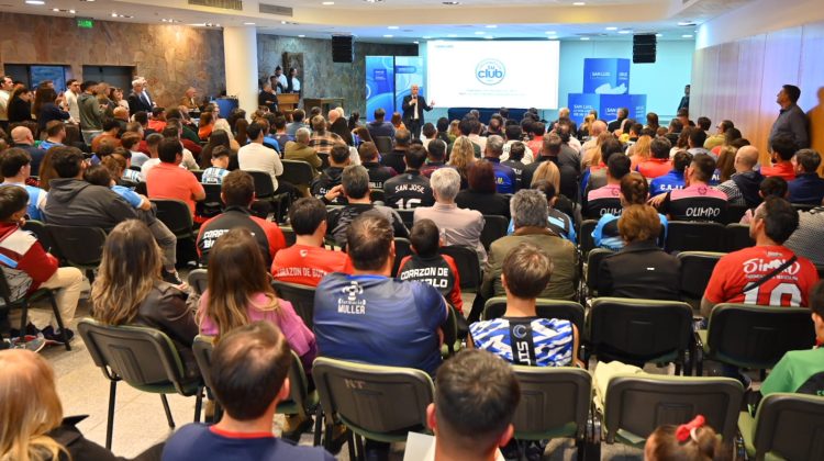 Poggi entregó certificados a 48 entidades deportivas del programa ‘Creciendo con tu Club’