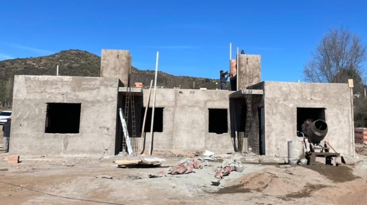 Los nuevos hogares en Potrero de los Funes crecen ladrillo a ladrillo