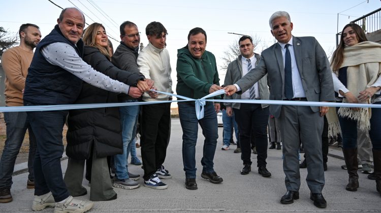 El Gobernador acompañó al intendente de Juana Koslay en la inauguración de una obra